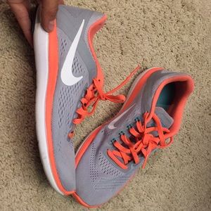 Nike running shoes size 6